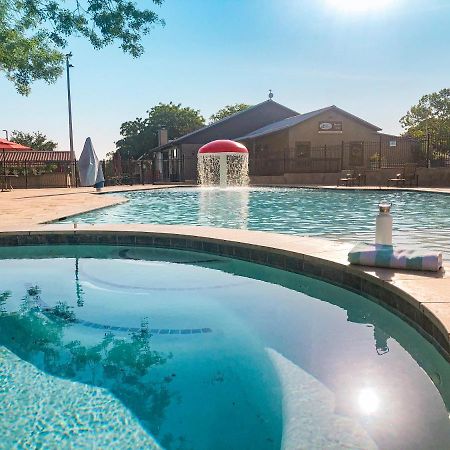 فندق Sun Retreats Texas Hill Country نيو بروانفيلز المظهر الخارجي الصورة